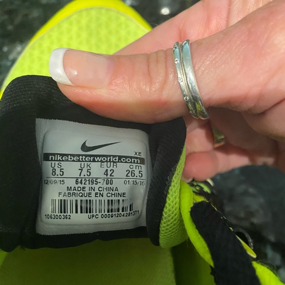 Nike Vomero 9 Running Shoes - Picture 8 of 13